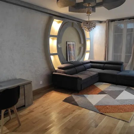 Maison Elegante Et Spacieuse Écouen